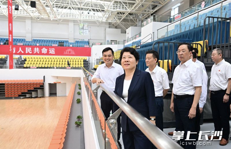 7月3日，省委常委、市委书记吴桂英在太阳成集团tyc234cc主页江湾体育馆调研。